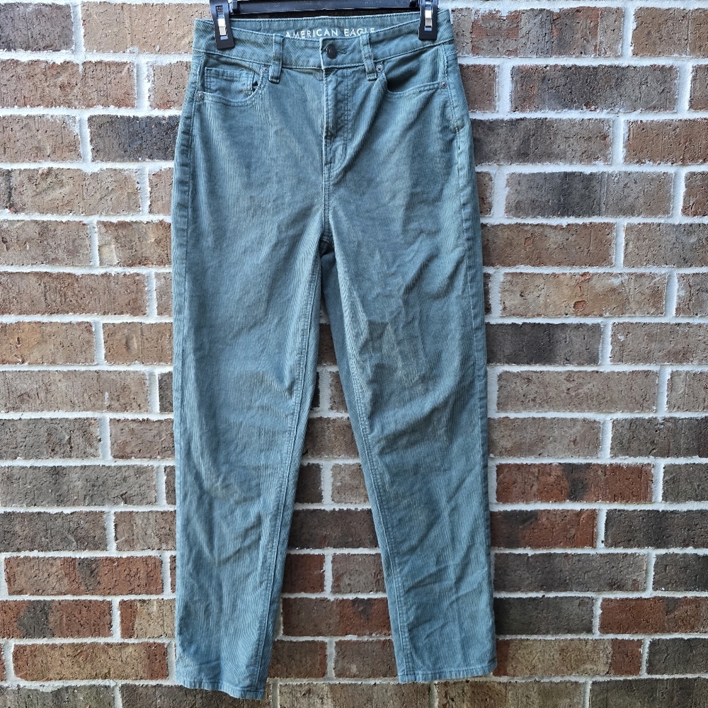 American Eagle Sage Green Corduroy Mom Straight Jeans High Rise Size 2 Regular
